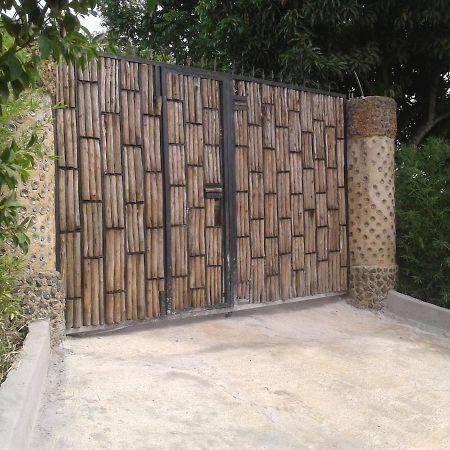 Plastic Bottles House Entebbe Luaran gambar