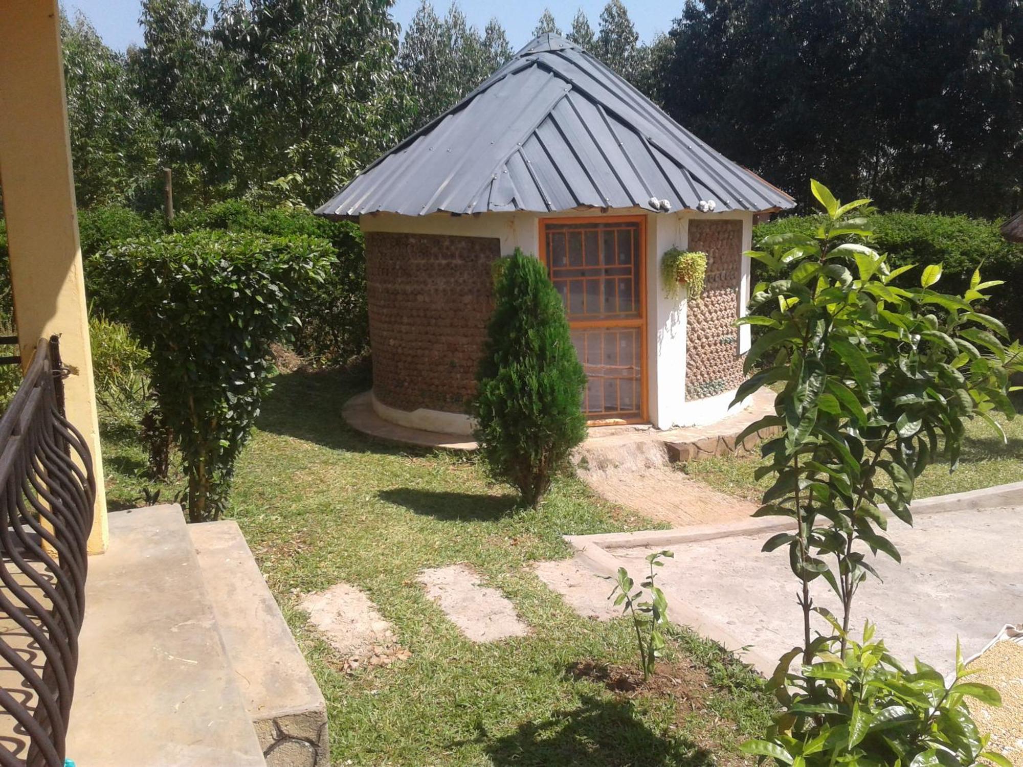 Plastic Bottles House Entebbe Luaran gambar