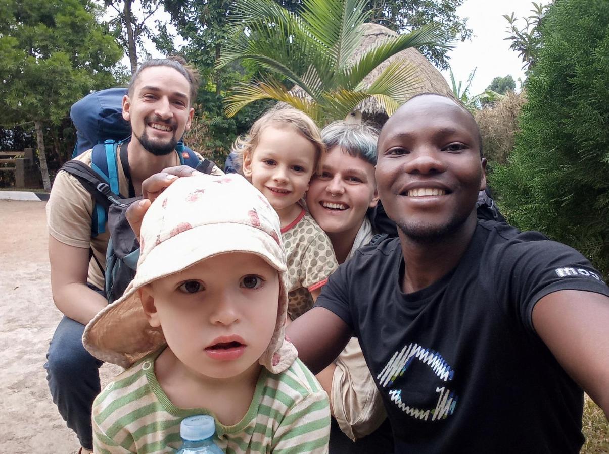 Plastic Bottles House Entebbe Luaran gambar
