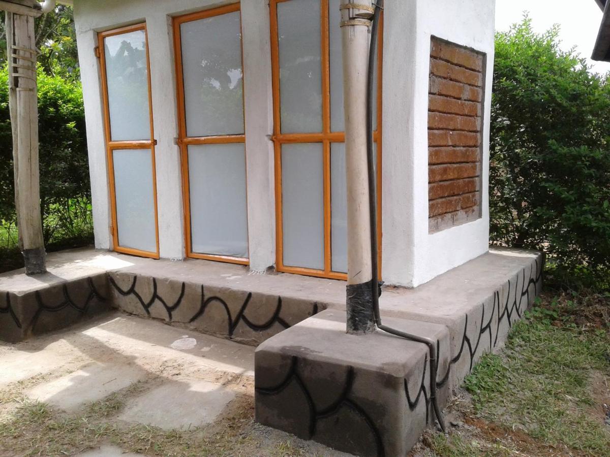 Plastic Bottles House Entebbe Luaran gambar
