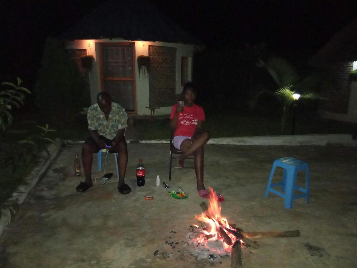 Plastic Bottles House Entebbe Luaran gambar
