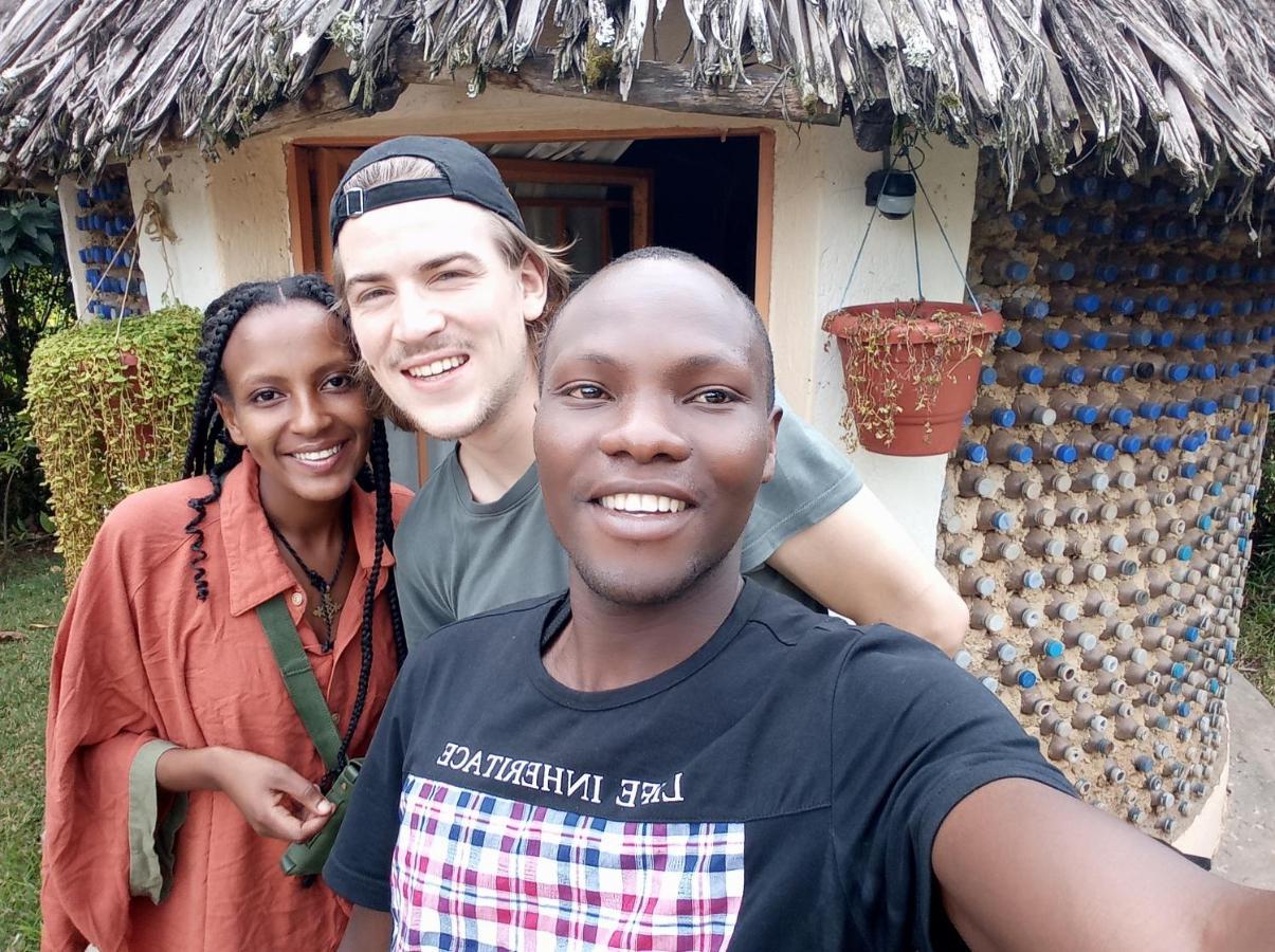 Plastic Bottles House Entebbe Luaran gambar