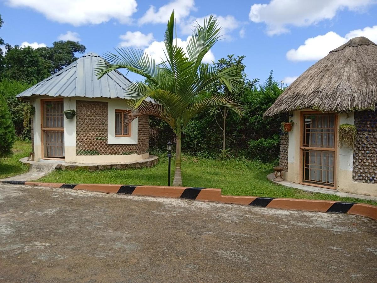 Plastic Bottles House Entebbe Luaran gambar