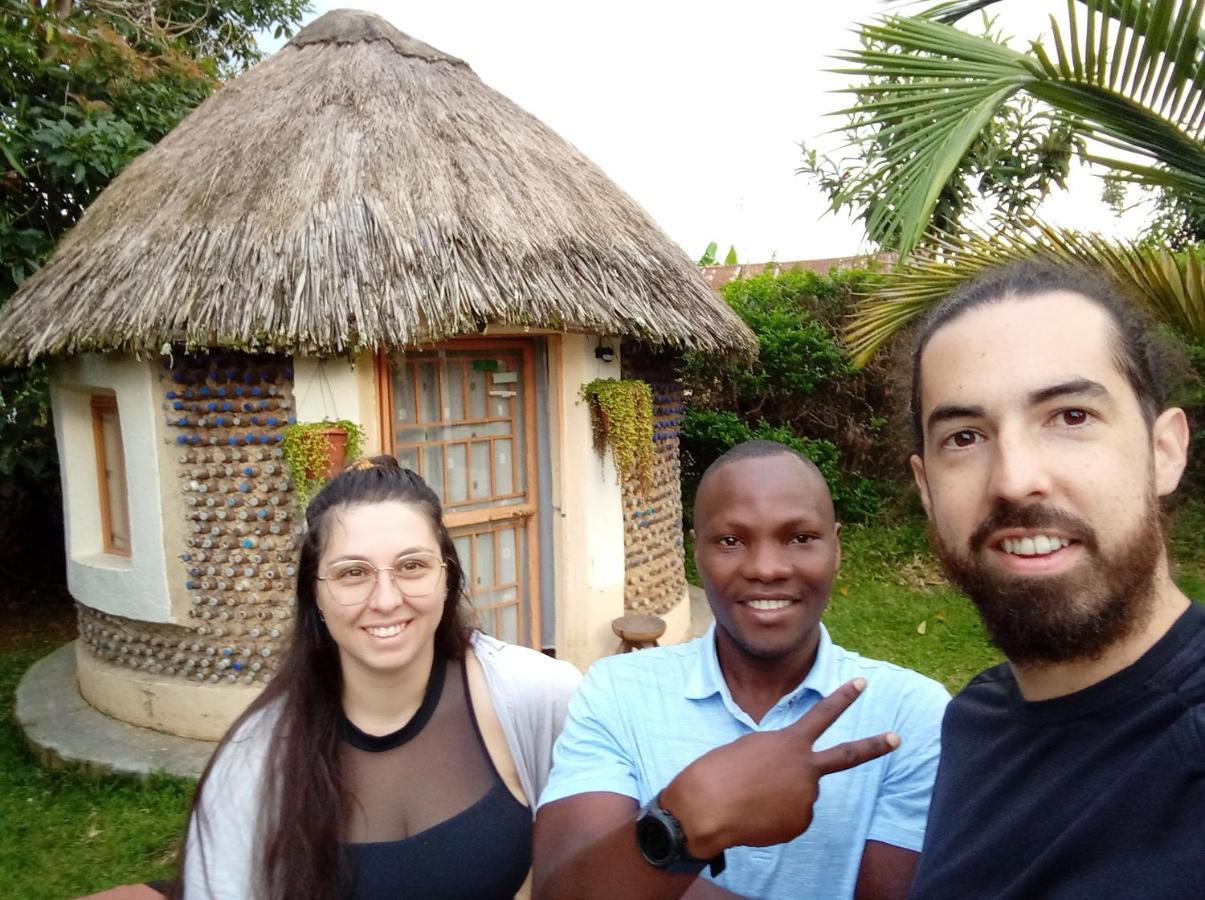Plastic Bottles House Entebbe Luaran gambar