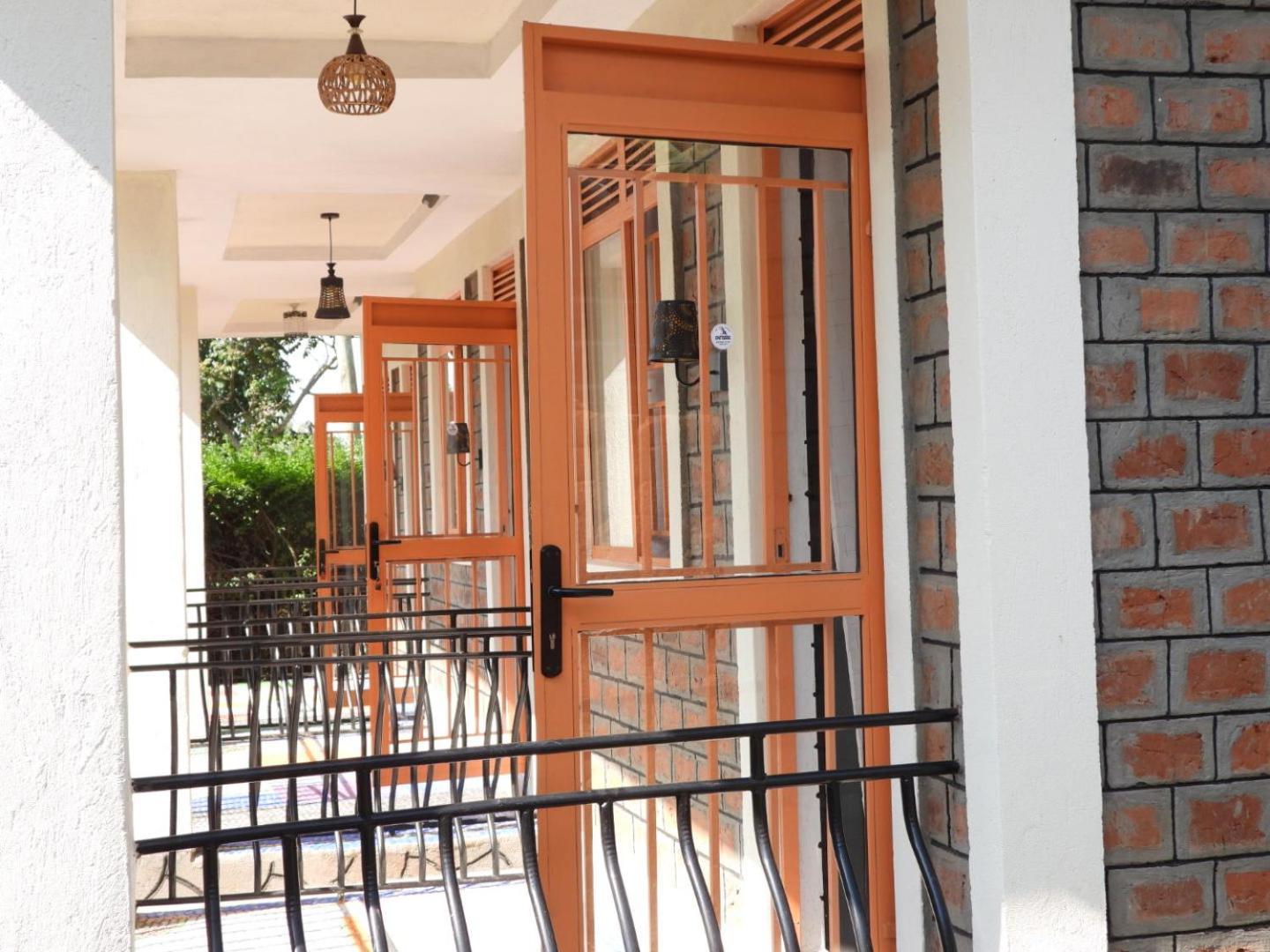 Plastic Bottles House Entebbe Luaran gambar