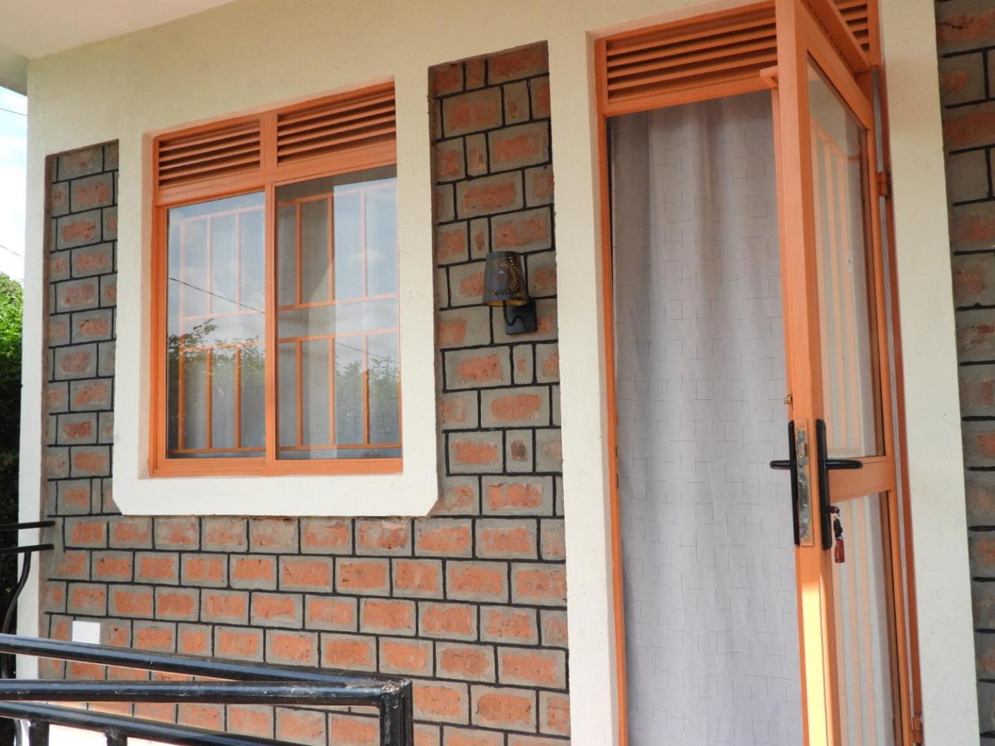 Plastic Bottles House Entebbe Luaran gambar