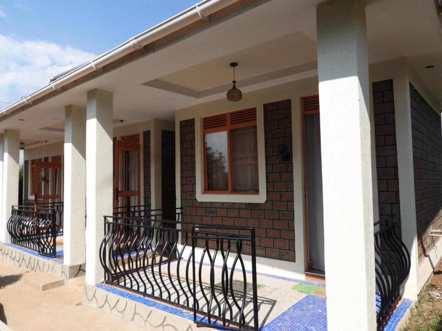 Plastic Bottles House Entebbe Luaran gambar