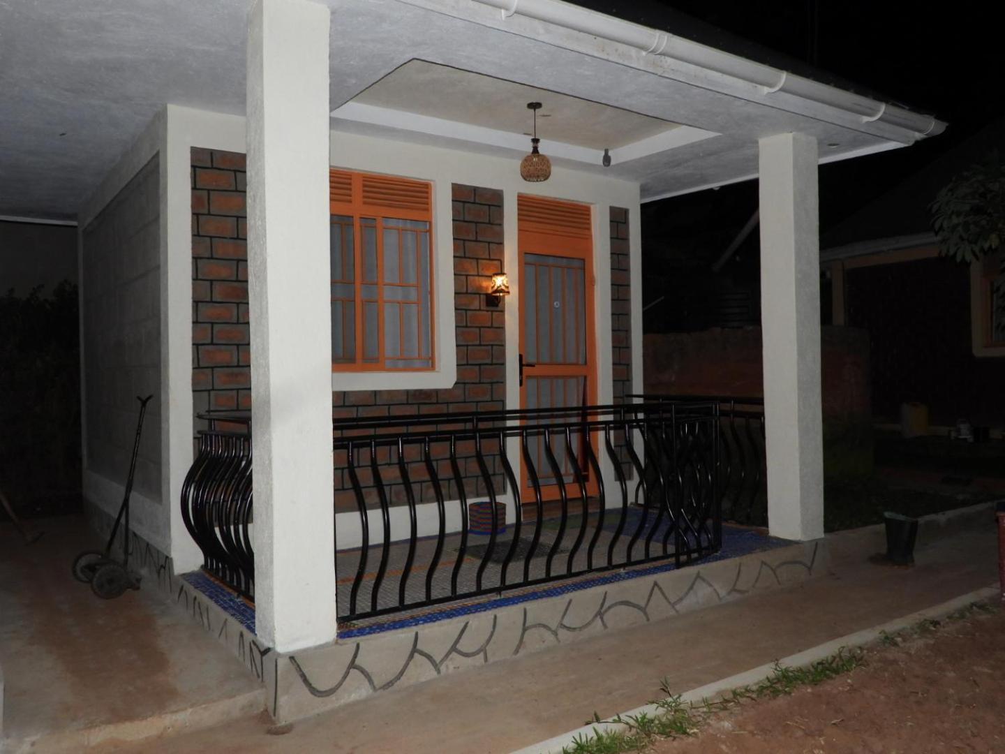 Plastic Bottles House Entebbe Luaran gambar